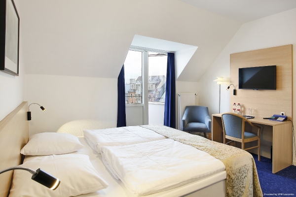 HOTEL CORONA